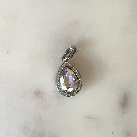 So pretty Silver and crystal pendant surrounded by cubic zirconia stones - Picture 3 of 5